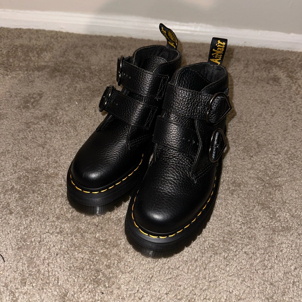 Dr. Martens Black Devon Heart